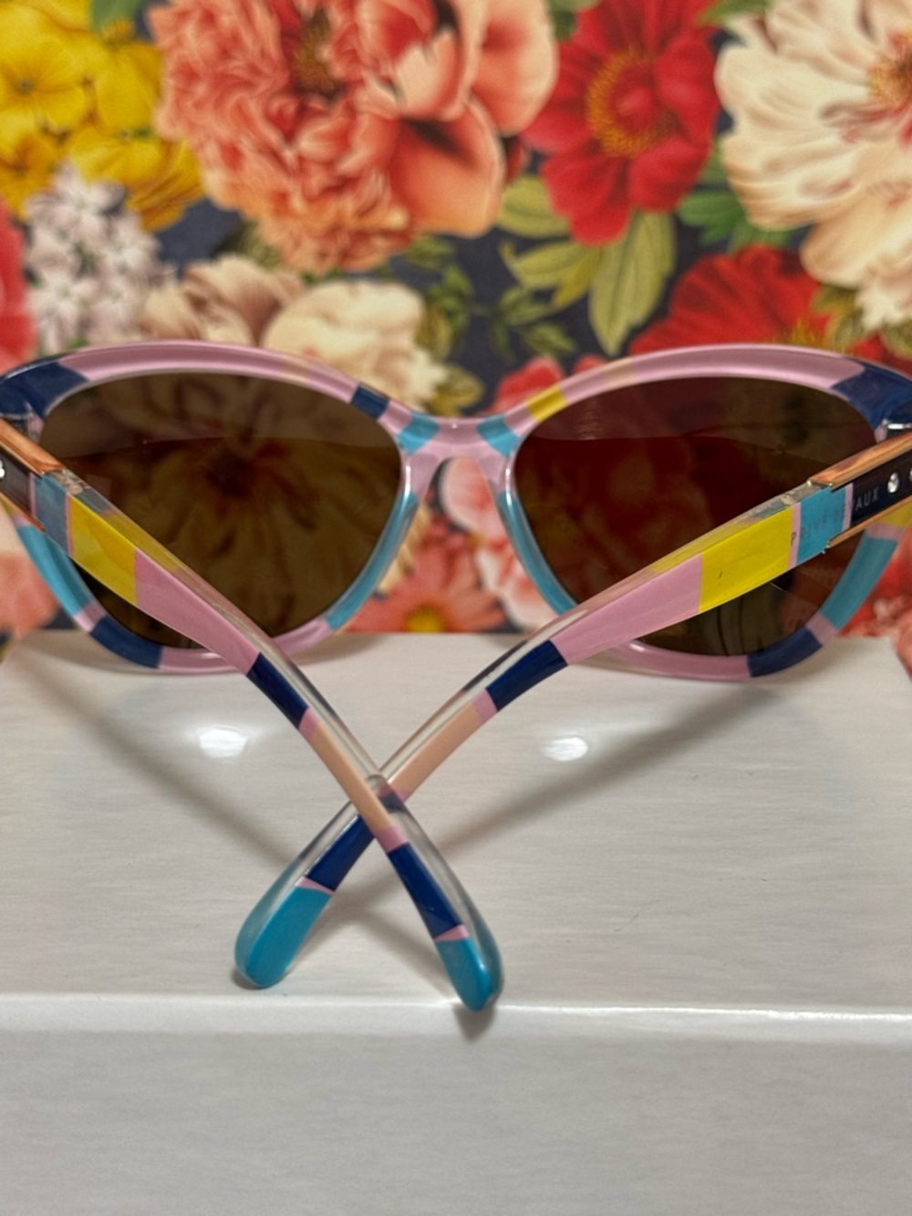 Privé Revaux "The Timeless" Polarized Sunglasses - Striped Frames with Pink Case - Picture 5 of 10